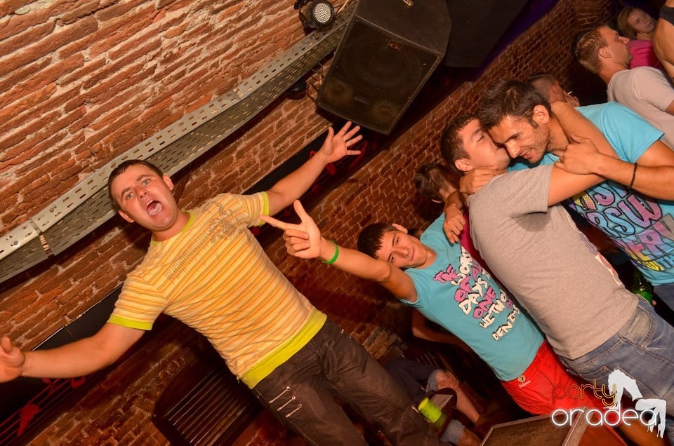 Hot Promo Night în Club Escape, 