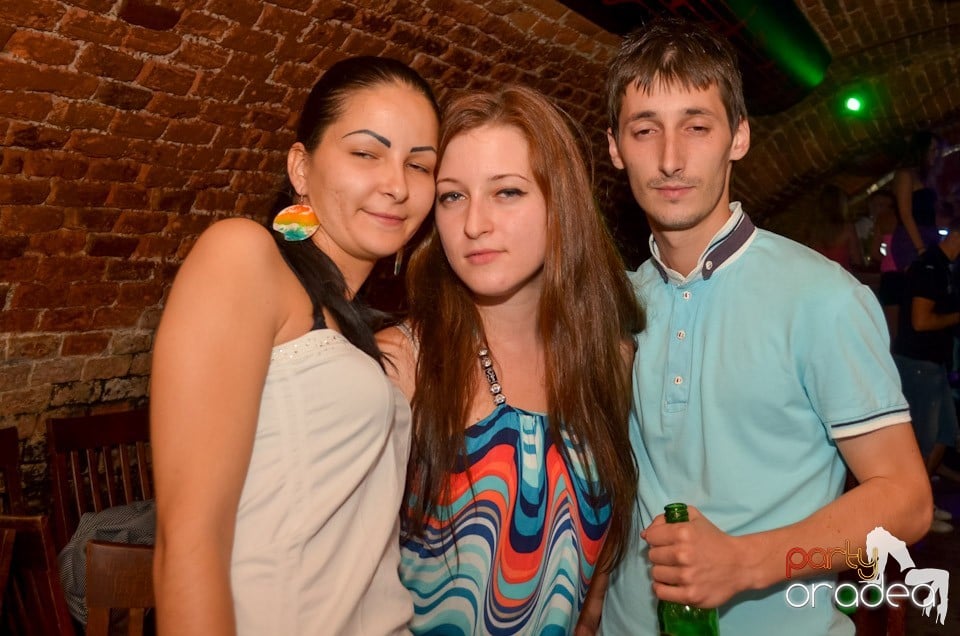 Hot Promo Night în Club Escape, 