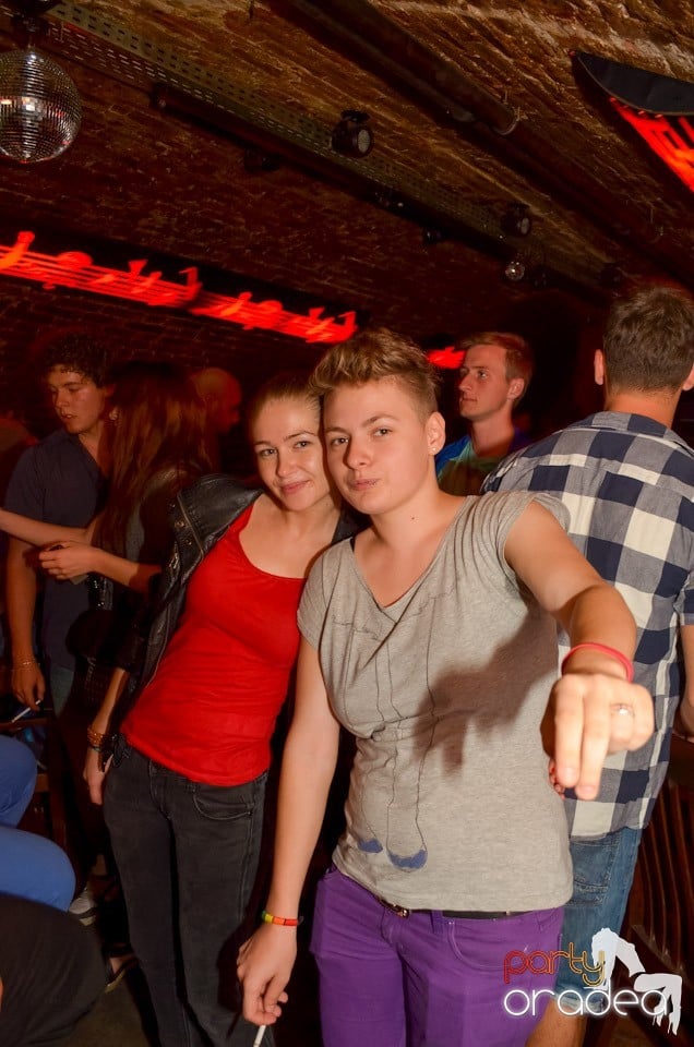 Hot Promo Night în Club Escape, 