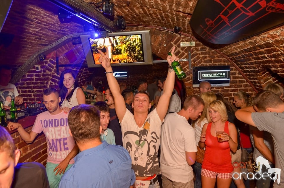 Hot Promo Night în Club Escape, 