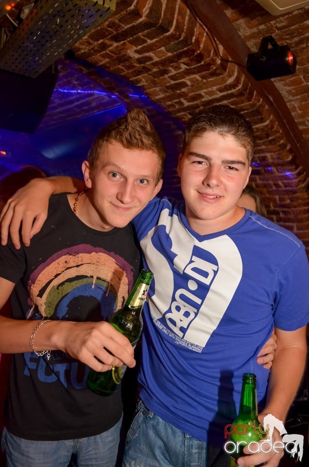 Hot Promo Night în Club Escape, 