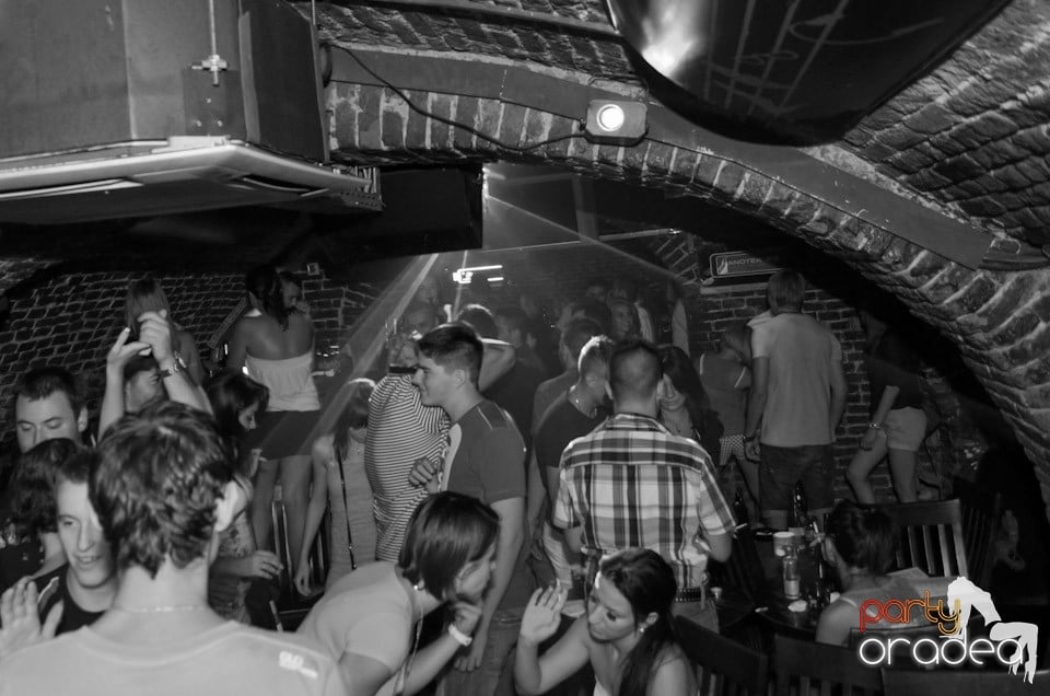 Hot Promo Night în Club Escape, 