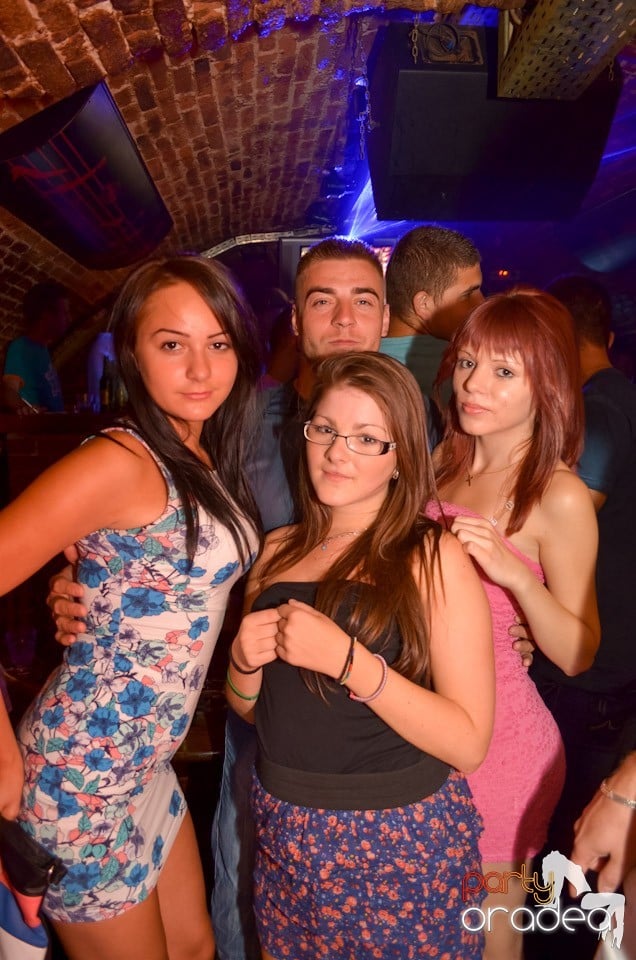 Hot Promo Night în Club Escape, 