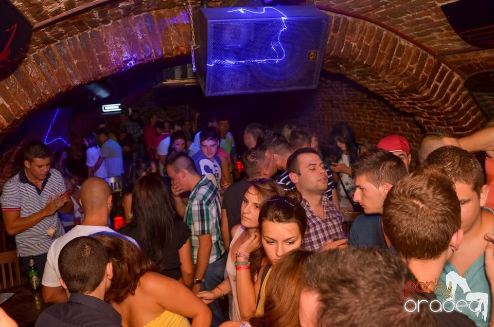 Hot Promo Night în Club Escape, 