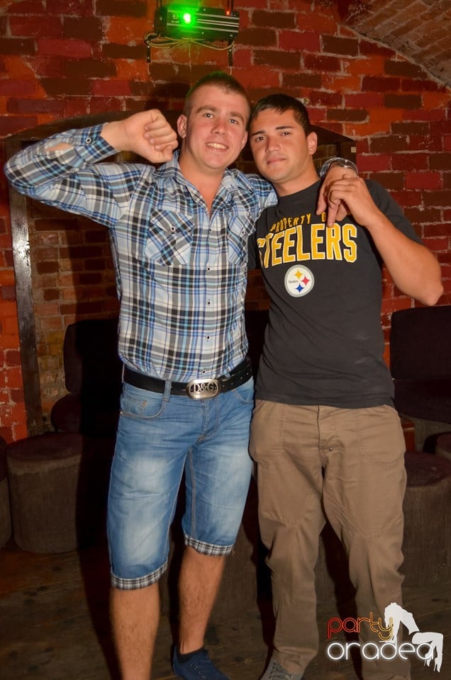 Hot Promo Night în Club Escape, 