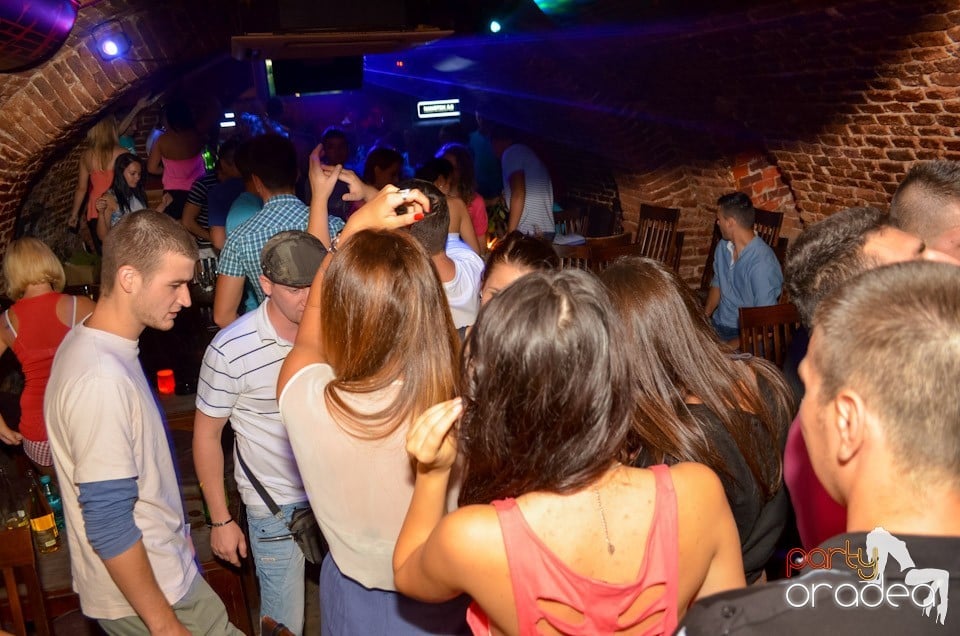 Hot Promo Night în Club Escape, 