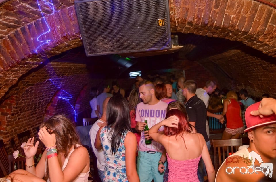 Hot Promo Night în Club Escape, 