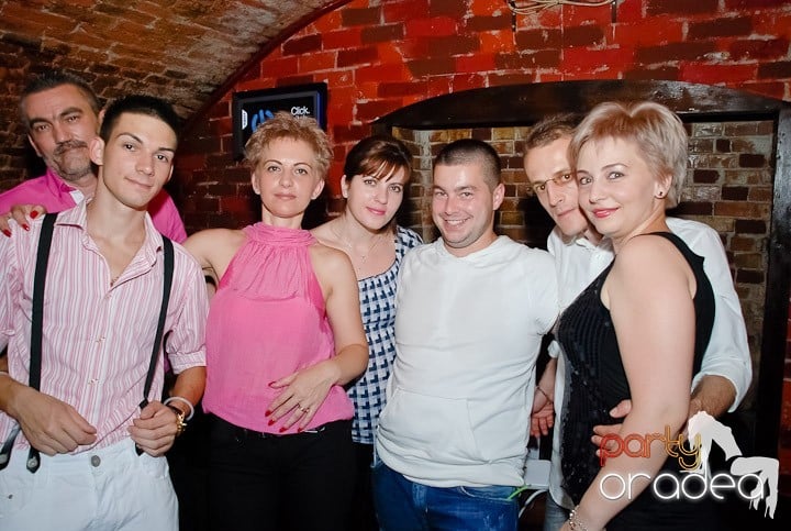 House Party în Club Escape, 