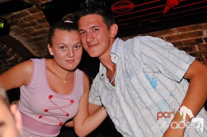 House Party în Club Escape, 