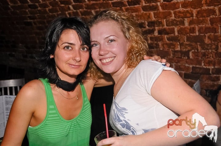 House Party în Club Escape, 