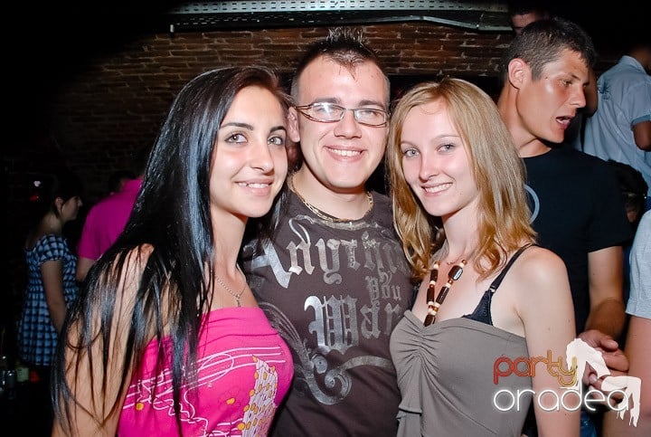 House Party în Club Escape, 