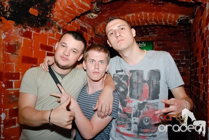 House Party în Club Escape, 