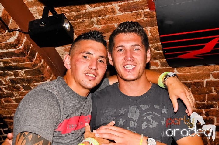 House Party în Club Escape, 