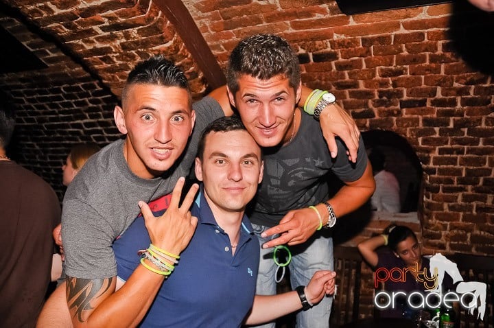 House Party în Club Escape, 