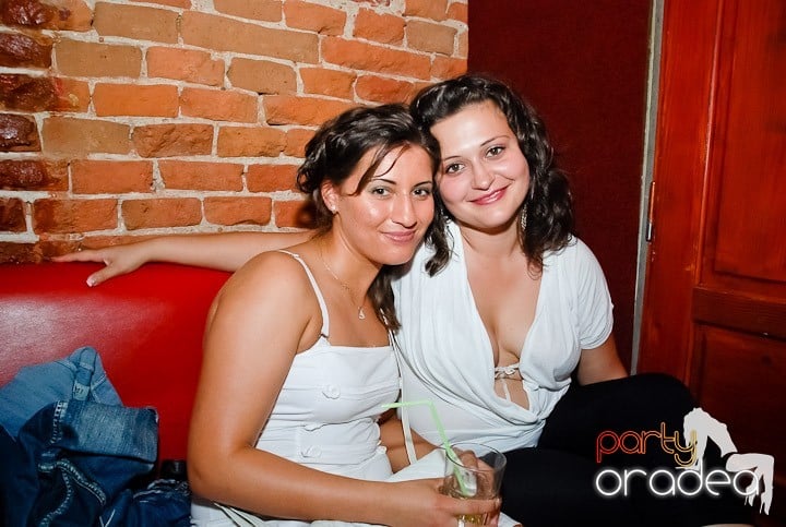 House Party în Club Escape, 