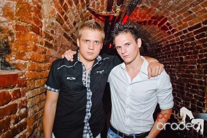 House Party în Club Escape, 