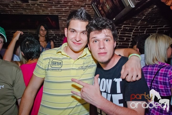 House Party în Club Escape, 