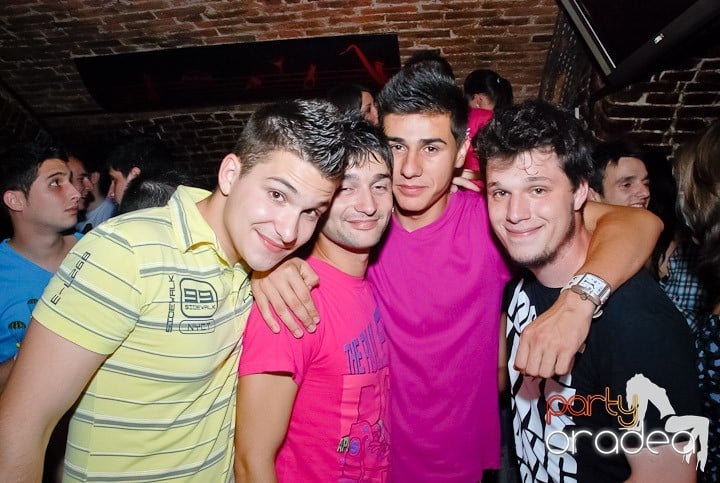 House Party în Club Escape, 