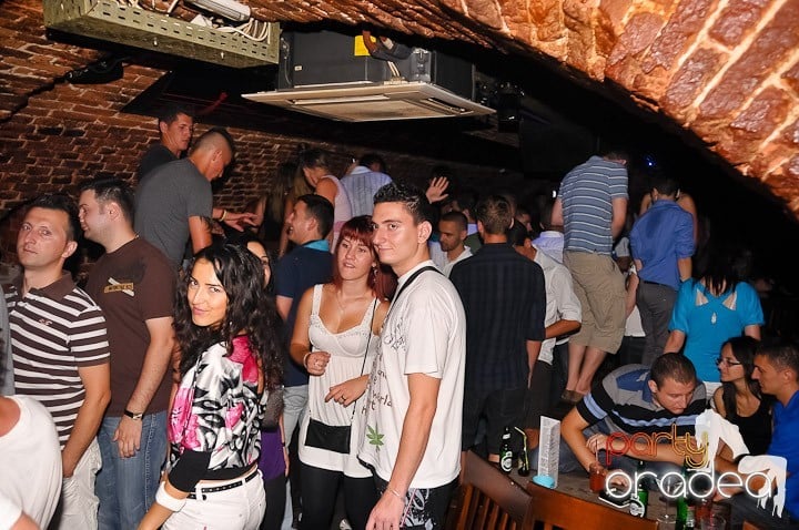 House Party în Club Escape, 