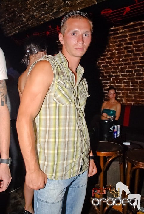 House Party în Club Escape, 