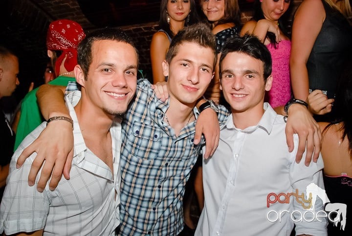 House Party în Club Escape, 