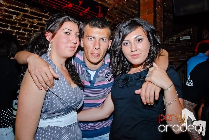 House Party în Club Escape, 