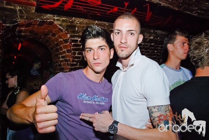 House Party în Club Escape, 