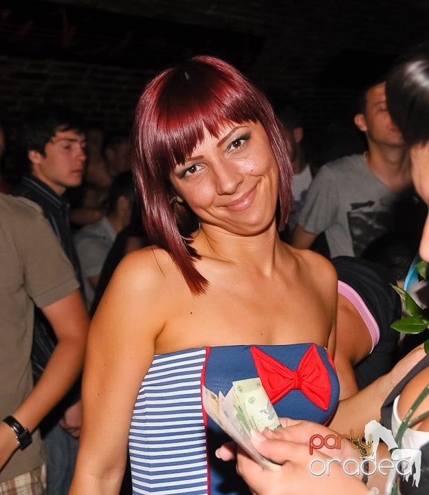 House Party în Club Escape, 