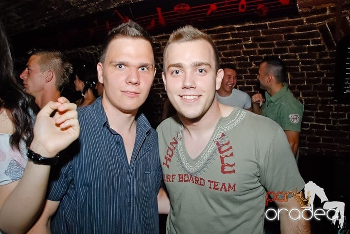 House Party în Club Escape, 