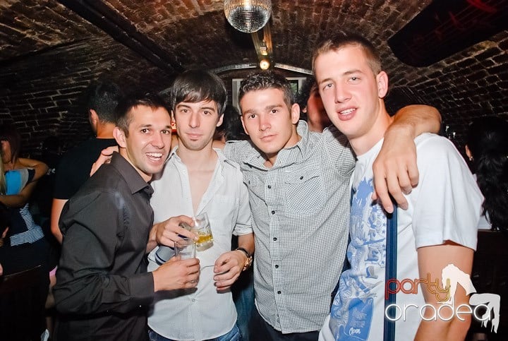 House Party în Club Escape, 