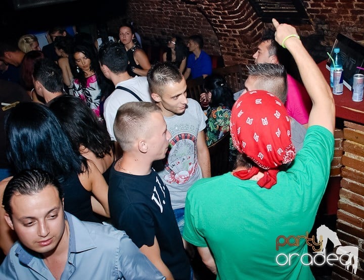 House Party în Club Escape, 