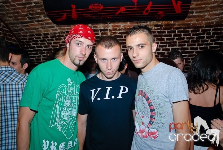 House Party în Club Escape, 