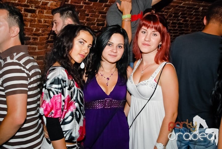 House Party în Club Escape, 