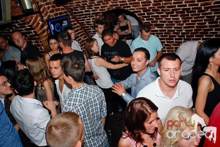 House Party în Club Escape, 