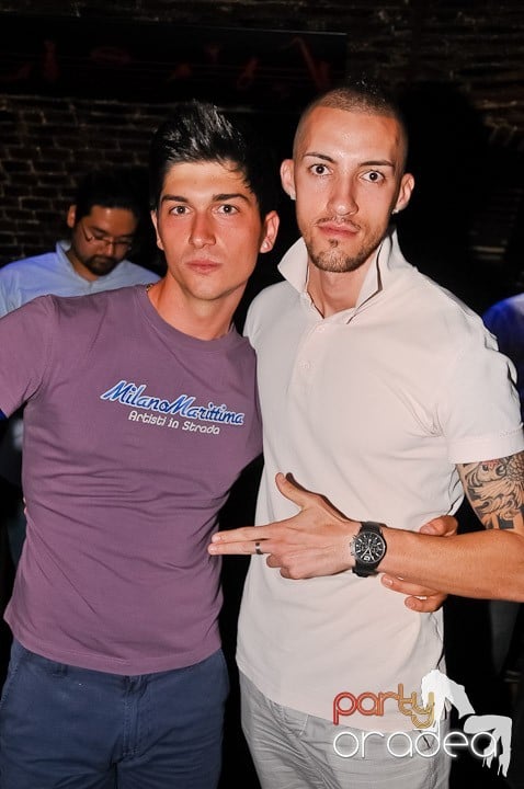 House Party în Club Escape, 