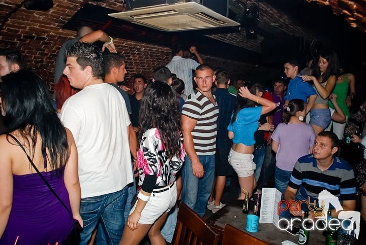 House Party în Club Escape, 