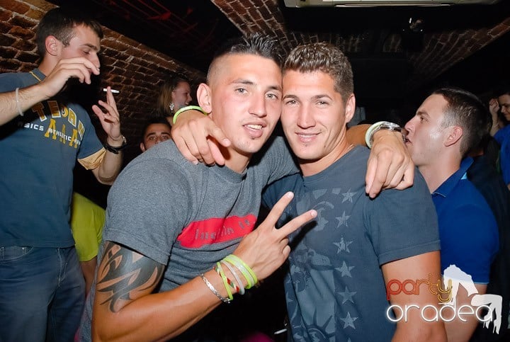 House Party în Club Escape, 