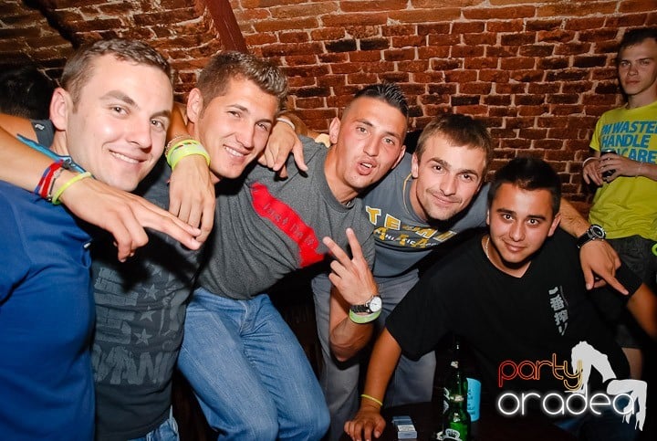 House Party în Club Escape, 