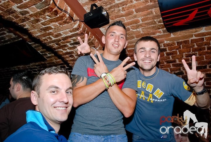 House Party în Club Escape, 