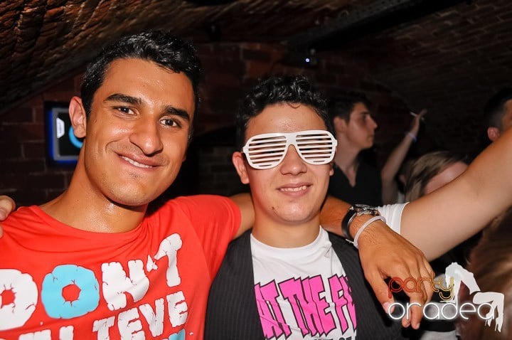 House Party în Club Escape, 