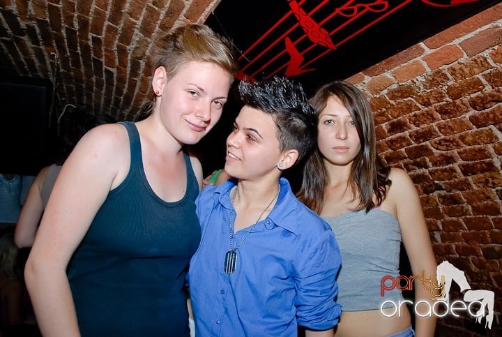 House Party în Club Escape, 