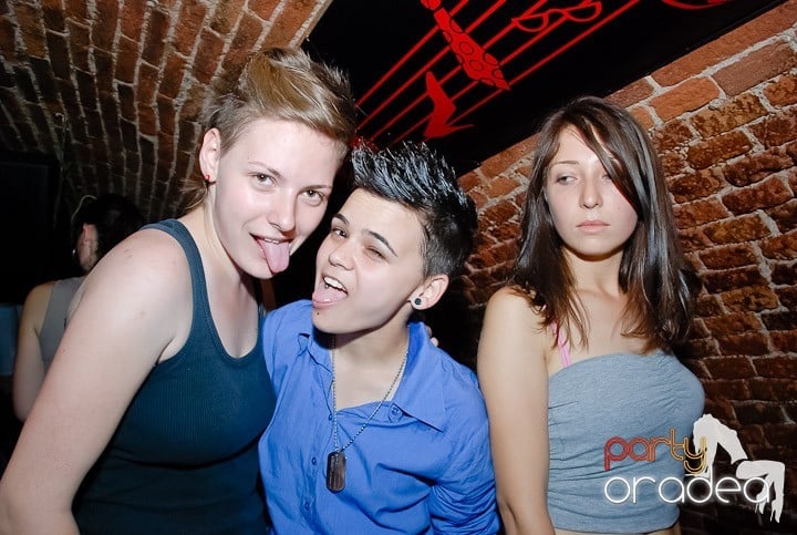 House Party în Club Escape, 