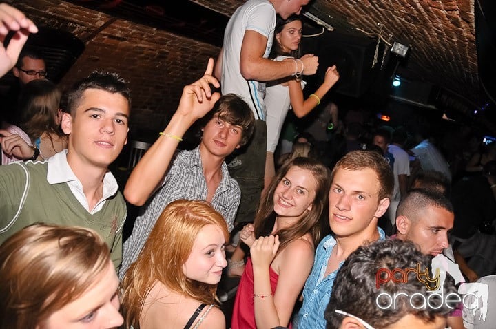 House Party în Club Escape, 