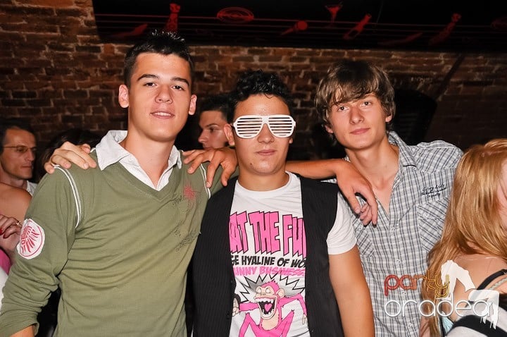 House Party în Club Escape, 