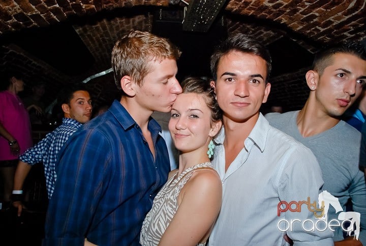 House Party în Club Escape, 