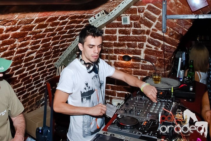 House Party în Club Escape, 