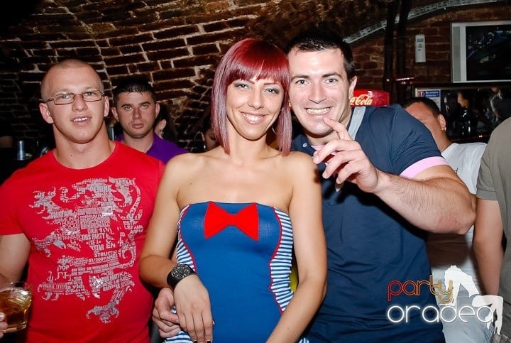 House Party în Club Escape, 