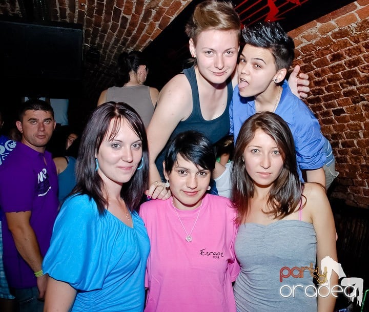 House Party în Club Escape, 