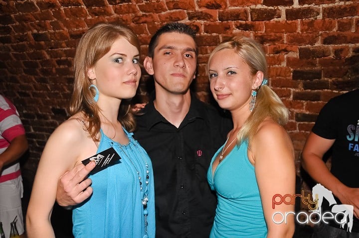 House Party în Club Escape, 