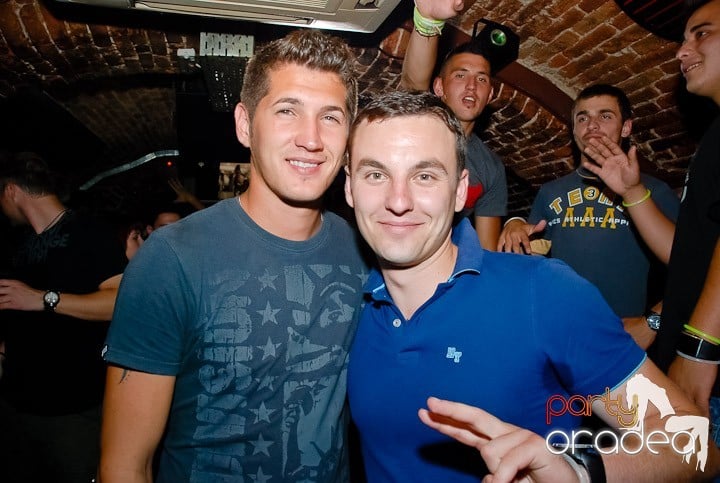 House Party în Club Escape, 